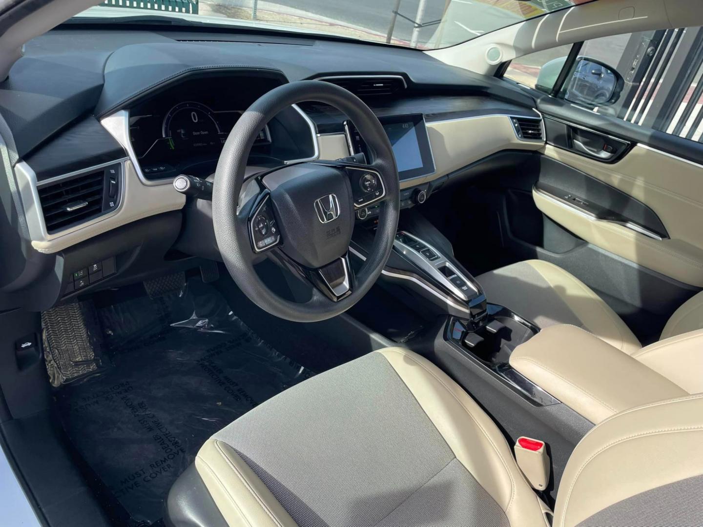 2021 WHITE /White Gold Honda Clarity Plug-In Hybrid (JHMZC5F13MC) with an 1.5L L4 DOHC 16V HYBRID engine, CVT transmission, located at 744 E Miner Ave, Stockton, CA, 95202, (209) 944-5770, 37.956863, -121.282082 - PLUS TAXES AND FEES - Photo#8